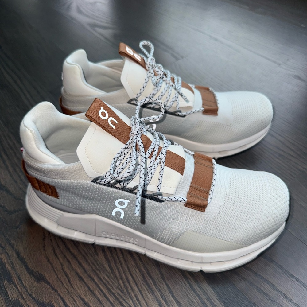 On Running Women’s CLOUDNOVA
White/ Pearl